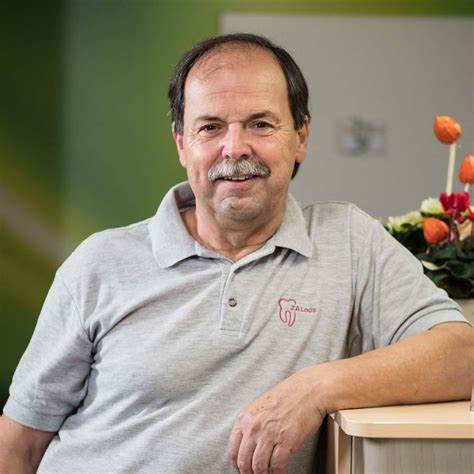 Portraitbild von Hermaann Loos